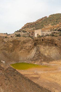 Terk edilmiş Mezar Madenleri 'nin kalıntıları. Murcia bölgesi. İspanya