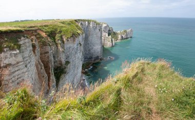 Tretat kayalıklarının güzel manzarası, Normandiya. Fransa