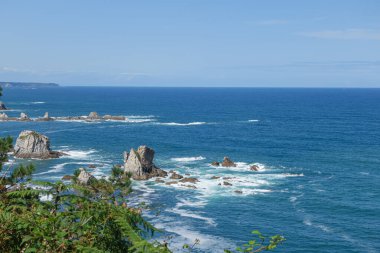 Playa del Silencio Gaviero, Asturian sahilinde. İspanya