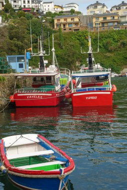 Asturian sahilindeki Viavelez Limanı. İspanya