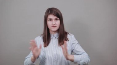 El ele tutuşup dua ediyoruz. Tanrı 'dan yardım istiyoruz. Yalvarıyoruz.