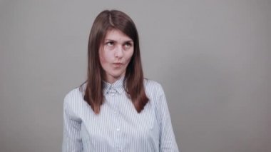 Soru sormayı, düşünceli ifadeyi düşünüyorum. Şüpheliyim. Düşünceli bir yüz. İnanılmaz.