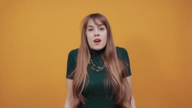 Göğüs ağrısının çeşitli nedenleri olabilir, kalp krizi, büyük sağlık..