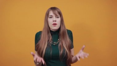 Boğazına sarılmıştı, çığlık atıyordu, paniklemişti. Boğazına yemek kaçmıştı.