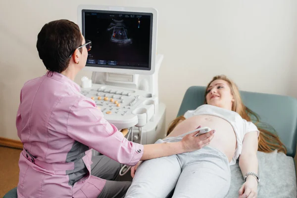 Pregnant Girl Advised Doctor Ultrasound Clinic Medical Examination — Stock Photo, Image