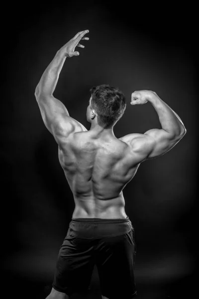 Joven Atleta Sexy Posando Sobre Fondo Negro Estudio Fitness Musculación — Foto de Stock