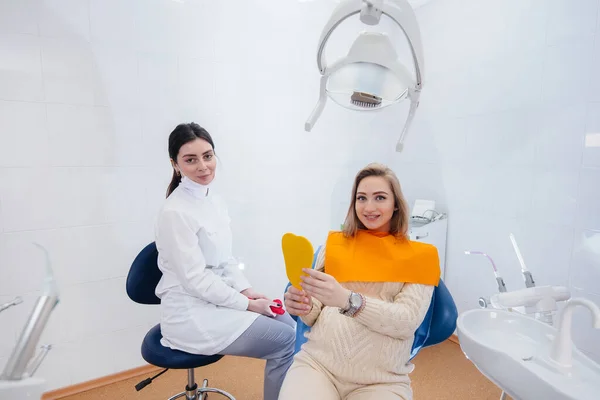 Professional Dentist Treats Examines Oral Cavity Pregnant Girl Modern Dental — Stock Photo, Image