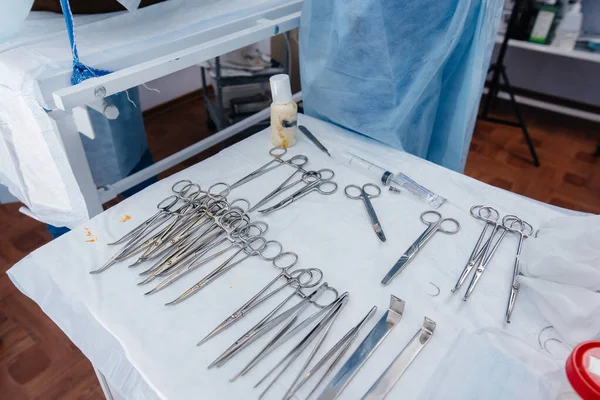 Sterile Medizinische Instrumente Großaufnahme Auf Dem Tisch Vor Der Operation — Stockfoto