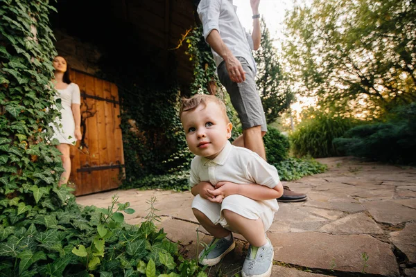 Pai Filho Caminhar Parque Pôr Sol Felicidade Amor — Fotografia de Stock