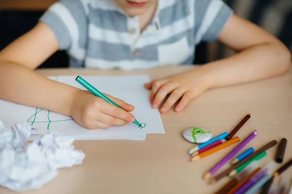 Primo Piano Del Desktop Cui Faccio Compiti Uno Scolaro Con — Foto Stock