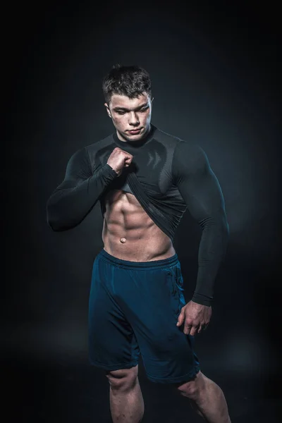 Sexy Jonge Atleet Poseren Een Zwarte Achtergrond Studio Fitness Bodybuilding — Stockfoto