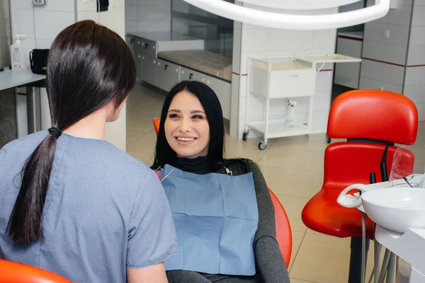 Dentist Treats Girl Teeth Patient Dentistry — Stock Photo, Image