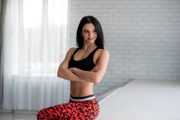 Sportliches Junges Mädchen Posiert Studio Vor Hellem Hintergrund Fitness Gesunder — Stockfoto