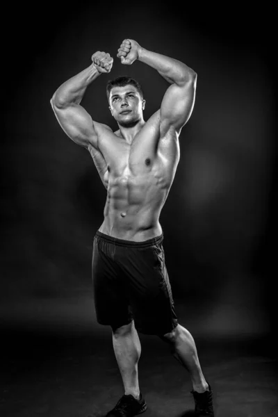 Sexy Junge Sportlerin Posiert Vor Schwarzem Hintergrund Studio Fitness Bodybuilding — Stockfoto