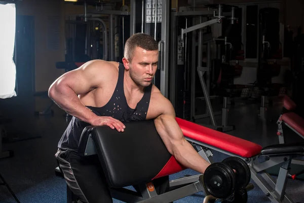 Joven Atlético Dedica Aptitud Gimnasio Fitness Musculación — Foto de Stock