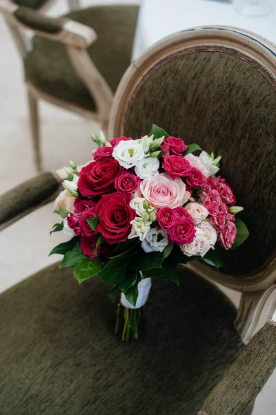 Hermoso Ramo Boda Elegante Primer Plano Silla Florística Boda — Foto de Stock