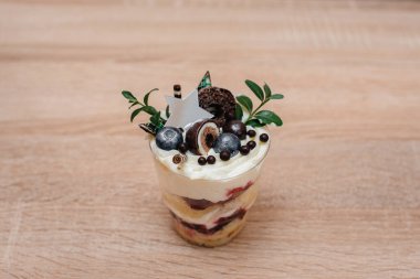 İmza için yeri olan güzel ve ağız sulandırıcı bir ıvır zıvır. Pasta.