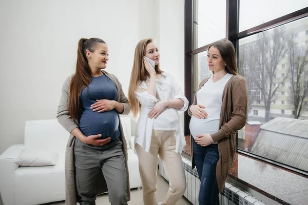 Grupo Jóvenes Embarazadas Comunican Clase Prenatal Atención Consulta Las Mujeres — Foto de Stock