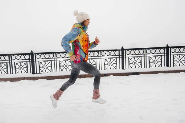 Beautiful Young Girl Jogging Frosty Snowy Day Sports Healthy Lifestyle — Stock Photo, Image