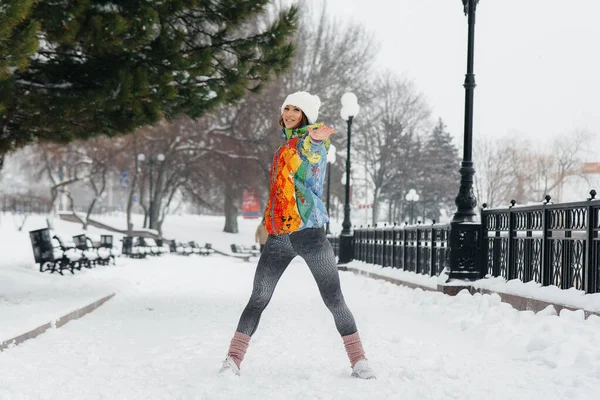 Young Athletic Girl Does Sports Frosty Snowy Day Fitness Running — Stock Photo, Image