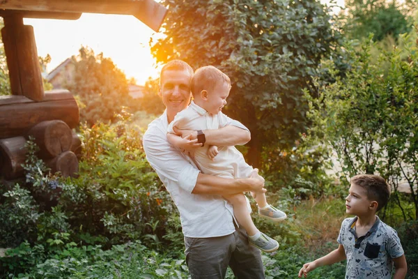 Pai Filho Caminhar Parque Pôr Sol Felicidade Amor — Fotografia de Stock