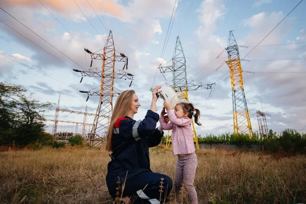 Little Girl Puts Helmet Her Mother Engineering Worker Concern Future — Stock Photo, Image