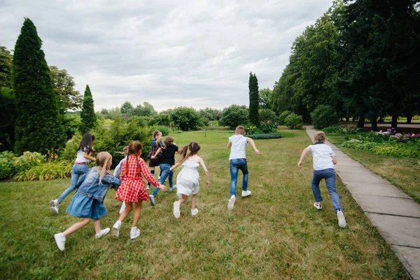 Grupo Escolares Corre Parque Verano Felicidad Estilo Vida Feliz Infancia — Foto de Stock