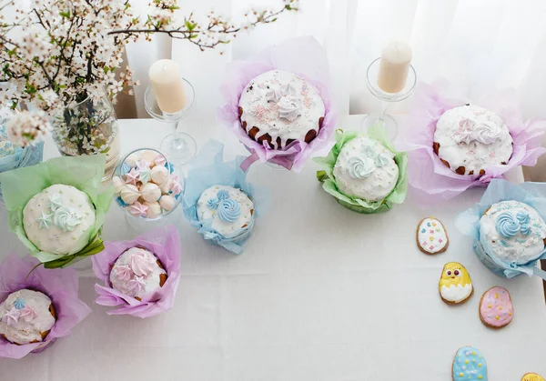 Beautiful Easter Cakes Decorated Light Table Light Holiday Easter — Stock Photo, Image