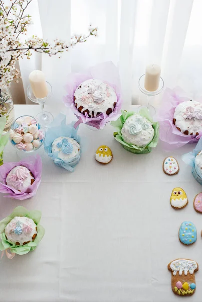 Beautiful Easter Cakes Decorated Light Table Light Holiday Easter — Stock Photo, Image