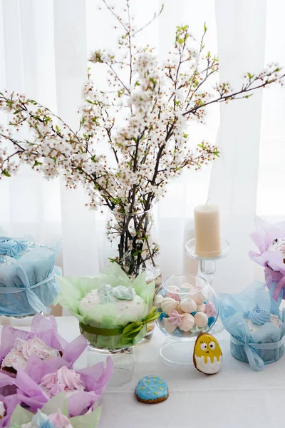 Süslü Bir Masada Güzel Paskalya Pastaları Hafif Bir Paskalya Tatili — Stok fotoğraf