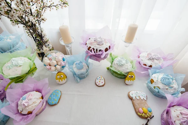 Beautiful Easter Cakes Decorated Light Table Light Holiday Easter — Stock Photo, Image