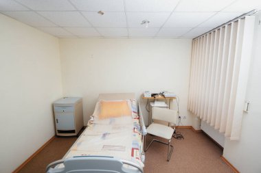 Bir tıp enstitüsünün boş, temiz ve parlak odası. Sağlık