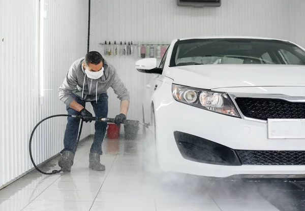 Lavado Moderno Con Espuma Agua Alta Presión Coche Blanco Lavado — Foto de Stock