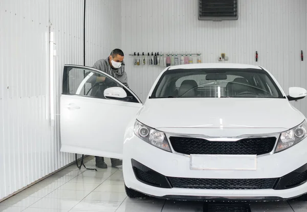 Lavado Moderno Con Espuma Agua Alta Presión Coche Blanco Lavado — Foto de Stock