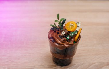 İmza için yeri olan güzel ve ağız sulandırıcı bir ıvır zıvır. Pasta.