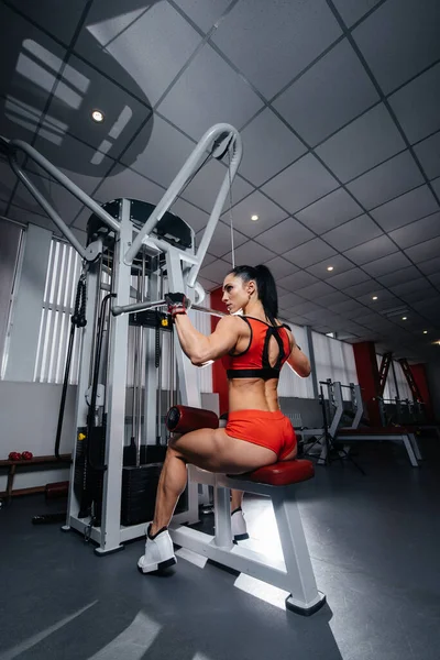 Una Bella Ragazza Atletica Sexy Allena Fitness Palestra Fitness Bodybuilding — Foto Stock