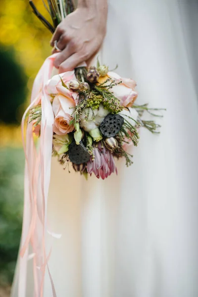 Güzel Sofistike Bir Düğün Buketi Gelini Elinde Tutuyor Düğün Buketi — Stok fotoğraf