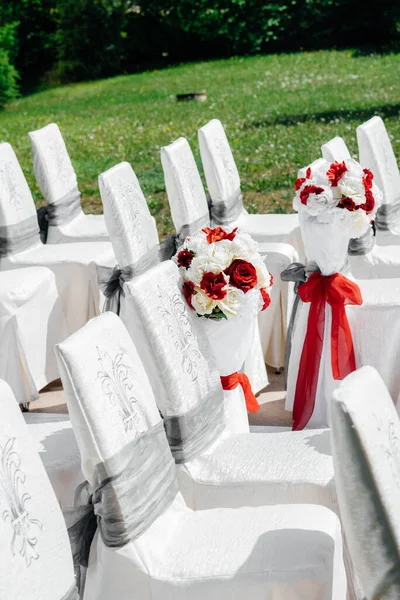 Sillas Bellamente Decoradas Dispuestas Para Banquete Festivo Decoración Boda — Foto de Stock