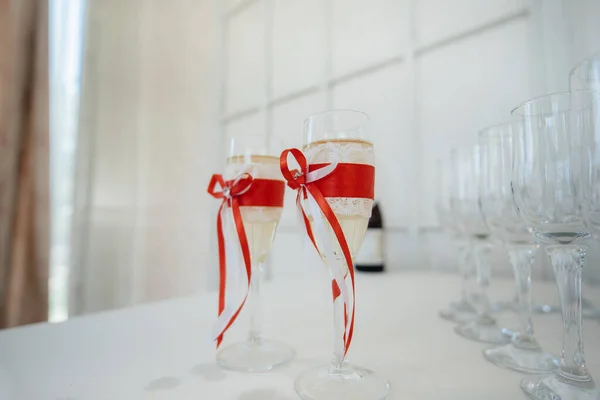 Bellissimi Bicchieri Vacanza Decorati Con Champagne Primo Piano Occhiali Vacanza — Foto Stock