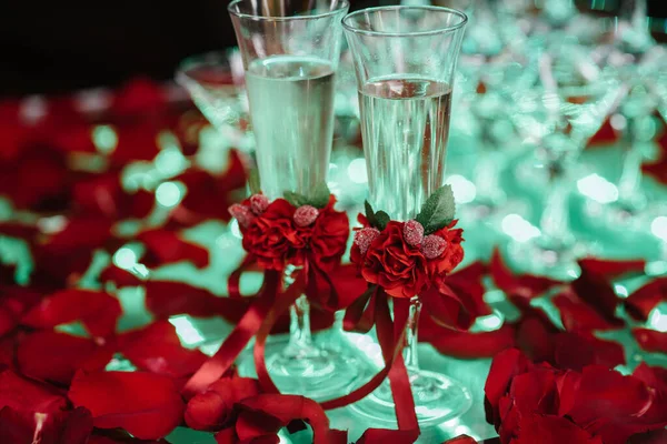 Красиві Прикрашені Святкові Келихи Шампанським Крупним Планом Святкові Окуляри — стокове фото