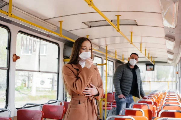 Los Pasajeros Transporte Público Durante Pandemia Coronavirus Mantienen Distancia Entre — Foto de Stock