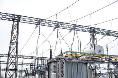 Elektrik santrali ekipmanları. Transformatörler, ayırıcılar. Güç mühendisliği