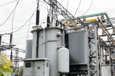 Elektrik santralinde güç transformatörü. Güç mühendisliği. Sanayi
