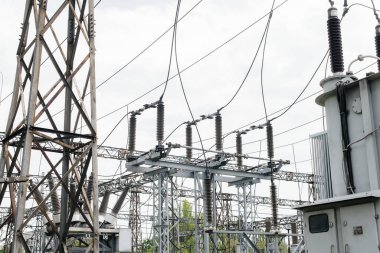 Bir elektrik santralinin modern ve teknolojik ekipmanları. Enerji. Sanayi