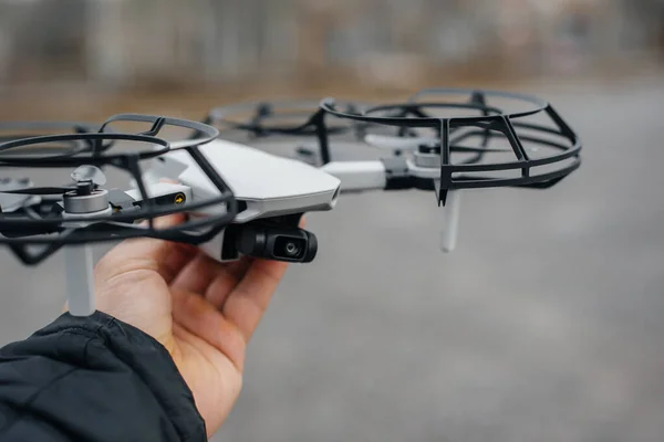 Los Jóvenes Están Preparando Dron Para Vuelo Configuración Drones — Foto de Stock