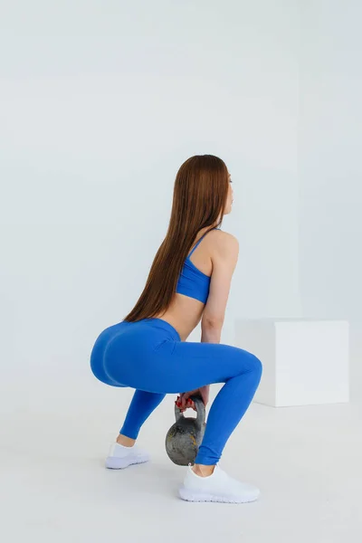 Sexy Mladá Dívka Provádí Sportovní Cvičení Bílém Pozadí Fitness Zdravý — Stock fotografie