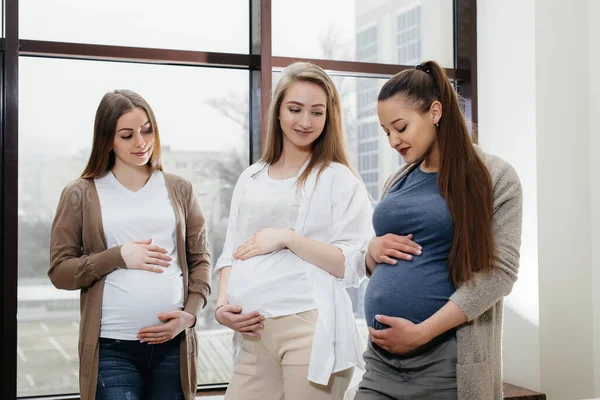 Grupo Jóvenes Embarazadas Comunican Clase Prenatal Atención Consulta Las Mujeres — Foto de Stock