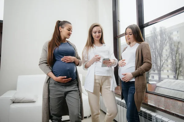 Grupo Jóvenes Embarazadas Comunican Clase Prenatal Atención Consulta Las Mujeres — Foto de Stock