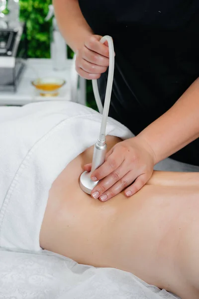 Young Pretty Girl Enjoying Professional Vacuum Massage Spa Body Care — Stock Photo, Image