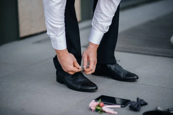 Homme Élégant Porte Des Chaussures Classiques Gros Plan Mode — Photo